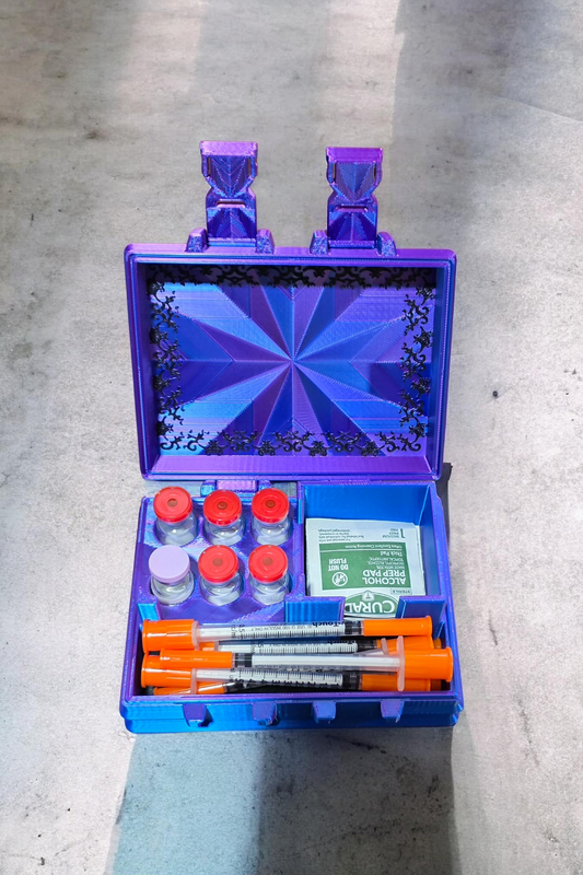 Decorative travel peptide case (holds 50 ml EASY TOUCH syringes only)